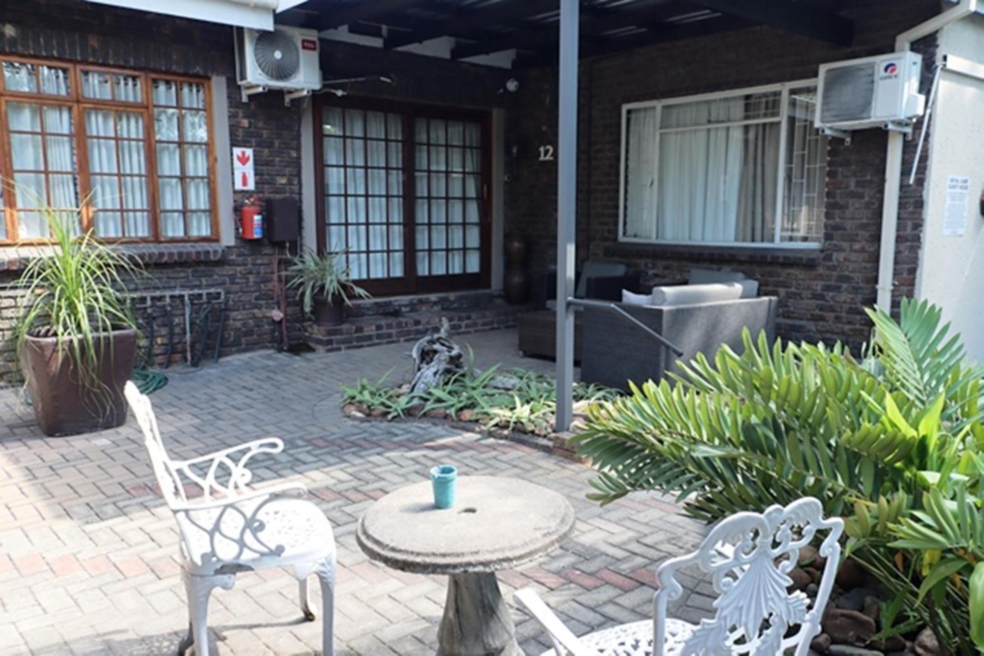 פאלאבורווה Royal Game Guest House מראה חיצוני תמונה